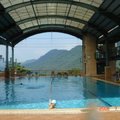 石門水庫福華別館的游泳池具有極佳的視野與結構精良的採光罩,
獨具特色。