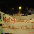 12月6日中華文化協會和中文學校，首次參加了
Greenville Downtown的X'mas Parade 耶誕遊行！
有舞獅、採茶姑娘和鑼鼓手，我是--打大鼓的....