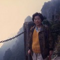 這裡是西海 ,23年前鐵鍊上還沒有密密麻麻ㄉ討厭鐵鎖.
右手邊及遠處ㄉ山峰為文王拉車