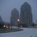 Edmonds skytrain 愛德蒙斯空鐵站旁,有個社區,建了大大小小的高層公寓,我就這裡買了我第一套公寓,交通方便