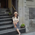 北海道自助旅遊18天，在小樽的巴因餐廳(義大利餐廳)石階上，Waiter為我照相。