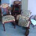 兩套舊椅子,先後成了大鐵鎚下亡魂.