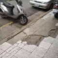 西寧市場外圍人行道破裂只用水泥隨便補一捕