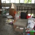雙連市場廢棄家具亂堆放