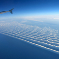 德國慕尼黑大學的氣象學家羅傑.斯密斯在經過長期研究後揭開了管狀雲的神秘面紗。“晨暮之光”現象是昆士蘭州約克角半島附近大海和陸地所形成的獨特地理位置而產生的一種特殊的氣候構造。