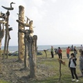 東海岸漂流木國際藝術創作展，韓國創作者朴鏞昊、金大鉉的作品，有如飛鳥降臨，在會場中相當受到矚目。記者施鴻基／攝影