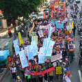 12月13日，台灣移工聯盟發起「2009移工大遊行」，以「還沒休假」當主題，上千民眾與移工走上街頭，要求勞委會應給予家務看護移工基本保障與休假的權利。(苦勞網 徐沛然攝)