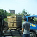 佛像搬運---（１）用堆高機協助搬上貨車