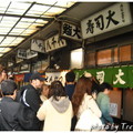場內市場的這條小巷堪稱「壽司街」。