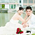 2011年的10月8日，我結婚了！在10月24日也完成了登記。
結婚，沒想到自己真能走到這一階段，也許未來會有些什麼在等待著我，就～專心向前走吧！　^_^