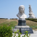 林默娘公園，建於2004年，位於港濱歷史公園西邊，林默娘雕像高約十八公尺的花崗岩雕刻，夕照與夜景，成為觀光勝景，也是海陸交集的新地標。
