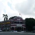 1896年軍政制度撤廢，改由民政制度後，民政部開始設置警察本署。1919年警察本署改稱警務局，1920年地方官制改「五州二廳」，州設警務部；市設警察署；廳則設警務課。1931年位於台南州廳東側的台南市警察署落成，這座「警察署」是當時台南市治安的大本營 。 

