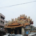 鹽水護庇宮，初僅為福德祠，1683年改為天后宮，1716年(康熙55年)更名「護庇宮」，因面臨鹽水港，為郊商船戶舖家共尊祀，香火鼎盛。本廟因年代久遠，廟中所藏文物甚多。廟中門神壁畫皆為彩繪大師潘麗水所繪，亦為本廟特色。護庇宮主祀天上聖母，俗稱為「鹽水媽祖廟」。