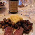 野生母鹿肉50歐元/kg的天價,讓法國人只再節慶時才饗宴家人,外層略酥中間還保留了醇厚的肉汁,這是完美的火侯
