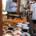 主辦單位準備了很多糧食給參賽者和觀眾享用