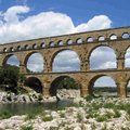 Pont de Gard兩千年的古蹟,是在羅馬統治下建築的運水道,將水從Uzes運往Nime