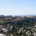 Les beaux de Provence 矗立在岩區的高台,戰略地位十分優越