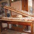 傳統小店也多, 看看這個手工炭烤麵包