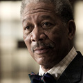 摩根佛里曼 Morgan Freeman : Lucius Fox 
近作 : 火線追緝令、捕夢網、刺激１９９５