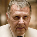 湯姆威京森Tom Wilkinson : Carmine Falcone 
近作 : 王牌冤家、意外邊緣、莎翁情史