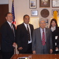 與島國交通部官員訪問美國國會山莊參眾兩院,與美國參議員Daniel Akaka合影
