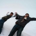 44.躺在雪地裏，冰冰涼涼，軟綿綿的，好幸福啊！