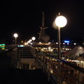 麗星郵輪頂層與基隆港夜景