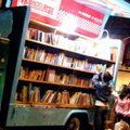 五十天的雲腳台灣，誠品的「移動圖書館」一直陪同而行，為許多閱讀資源不足的地區，帶來片刻的書香。