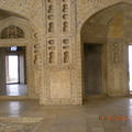 Agra Fort/ 牆上的空洞中都曾有金飾但全被英國人洗劫一空