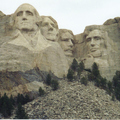 四日出了營區.直駛南達科他州的Mount Rushmore.國家紀念地.看看4位總統巨石像依序Washington .Jefferson.Roosevelt. Lincoln,