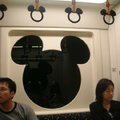 迪士尼列車-連窗戶都是Micky的圖樣。
