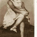 鄧麗君(1953/0129~1995/0508)五歲時，巨星架勢十足。