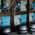 竹南2：啤酒廠(b)─展售中心窗外的酒筒座&阿妹代言海報