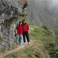 在錐麓斷崖上要找到兩個人可以並排照相的地方，還不是那麼容易呢。