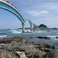 回程經三仙台，拱橋連繫著三仙台島與海岸，旅客幾乎都是陸客，台灣旅客大概還在上班或是不稀罕這種地方吧。