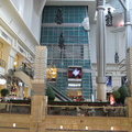 『一0一』 樓層內的咖啡座與各種時尚店