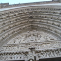 巴黎聖母院門上的雕像