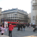 《巴黎圣母院》電影里那個漂亮的吉普賽女郎就是在這個廣場跳舞的