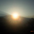 為了這道曙光，我特地早早爬起，想照下太陽公公從山的那頭露出來的那一刻，早起是值得！