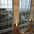 由飯店的大廳可看見南中國海