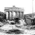 1945年的德國柏林-殘破的布蘭登堡門