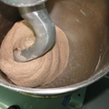 從自磨麵粉到使用全野生天然酵母最後用炭燒窯烤的麵包製作過程