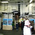可裝兩架反潛直昇機的機庫內部
