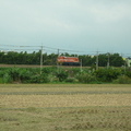 2011,07,02 16:31 FX50 1901B車次，大肚成功間，騎車至大肚看大肚農友稻田在收割，聊天聊到一半，後頭傳來柴頭聲，快拍一張。