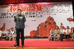 一九六四年生，國立藝術學院戲劇藝術碩士，現為【相聲瓦舍】團長及主要演員，任教於政治大學、師範大學、台北藝術大學，教授戲劇表演與漫畫相關課程。曾獲得十大傑出青年薪傳獎、中國文藝獎章、全球文化藝術薪傳獎，名列二○○三年劍橋名人錄、二○○六年台灣名人錄。著有理論書、劇本集、散文集及影音光碟專輯二十餘種，最新力作為《我的微星麻吉》。