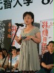 美國奧勒岡州立大學戲劇碩士。二○○四年獲頒法國文化部頒「藝術文學騎士勳章」。著有《殺夫》、《花季》、《暗夜》、《迷園》、《北港香爐人人插》、《自傳?小說》、《看得見的鬼》、《貓咪與情人》、《漂流之旅》、《花間迷情》》、《鴛鴦春膳》等。
