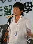 紐約市立大學電影系BFA。返台後曾任Sun Movie電影台導演、Channel[V]創意指導、廣告導演、大學助理教授。電影作品有：《松鼠自殺事件》（2006）、《給我一支貓》（2002）、《起毛球了》（2000）。