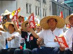 2006/06/27 週二，第七天：創造歷史。「透過罷免的提出，台灣人民用無比清晰的聲音做出宣示：民主不是民粹，自由不是放任，容忍不是拋棄原則，人民長大，不代表不需要典範。透過罷免的提出，人民在考驗自己對大是大非有多少堅持，對社會進步的力量有多少信心，對不該忍受的行為他如何決斷，對值得奮鬥的目標他如何執著。」（與太陽公公的七天對話．立法院群賢樓靜坐．反貪倒扁）