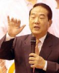 宋楚瑜在北市長的民調中一直沒有起色，但他舉自己當年剛開始選省長時，民調只有二％，經過省府團隊一年的努力，民調一路從二十％、三十％、四十％向上攀升，四年省長做下來，民調更曾超過九十二％，這證明「事在人為」。