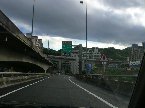 過基隆隧道下基金交流道請左轉2號省道，為基金二路。圖示為過隧道下交流道所拍，請參考。
